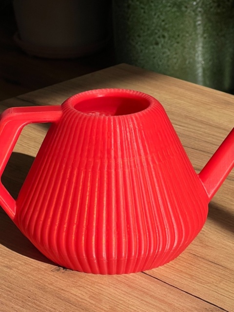 Konewka Venusta Cherry Red