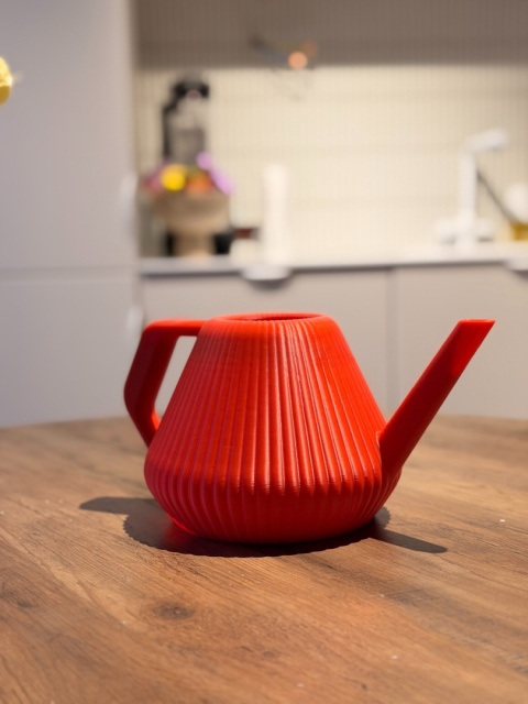 Konewka Venusta Cherry Red