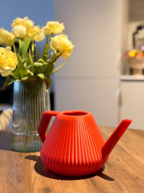 Konewka Venusta Cherry Red