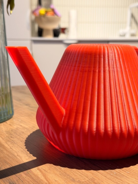 Konewka Venusta Cherry Red