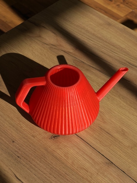 Konewka Venusta Cherry Red