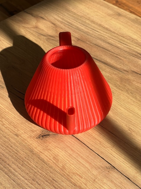 Konewka Venusta Cherry Red