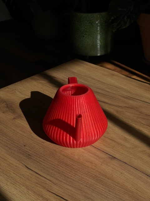 Konewka Venusta Cherry Red