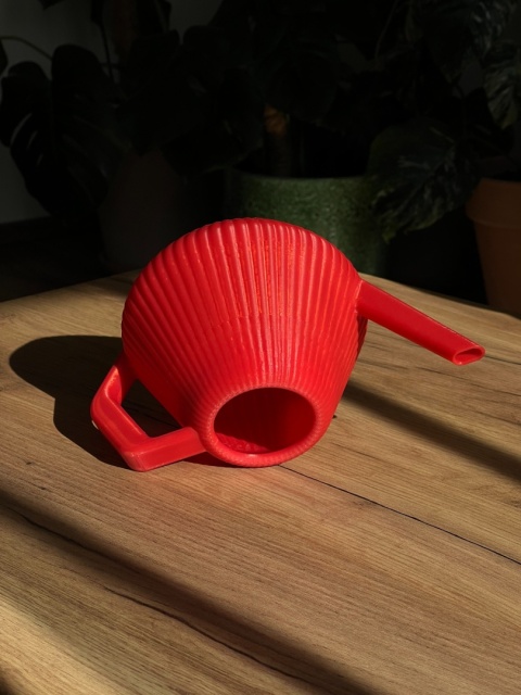 Konewka Venusta Cherry Red