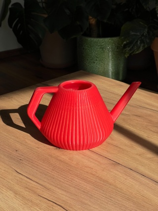 Konewka Venusta Cherry Red